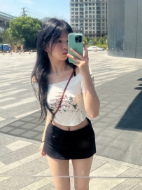 新竹外送茶：沐夏158.C.44.19歲 可愛美腿少女 很健談 粉嫩緊實