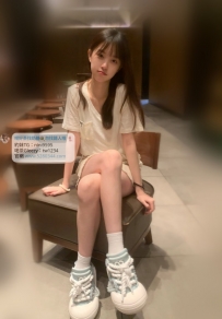 高雄蘿莉送茶：純純154.C.42.18歲 純純粉嫩小身板締造緊緻...